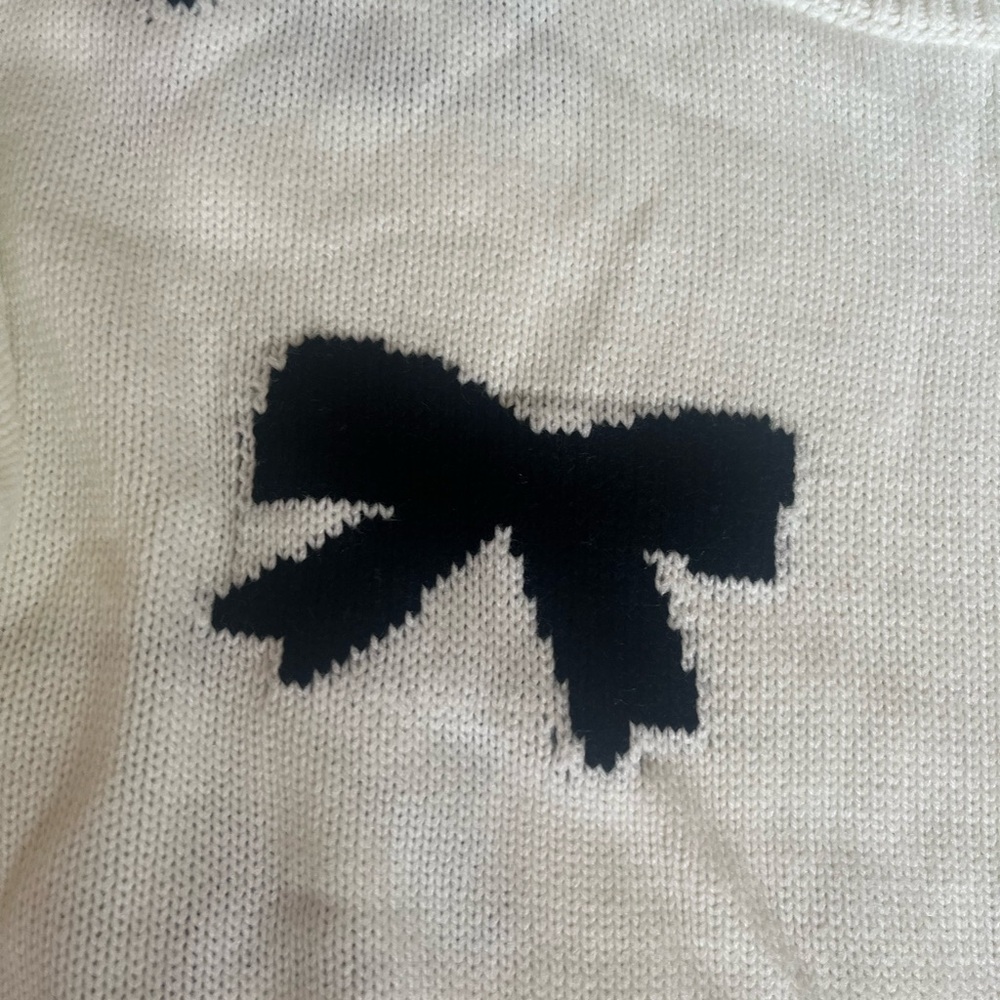 NWOT Women's Cream and Black Bow Sweater - Picture 2 of 2